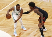 爱游戏大厅-尼克斯轻取雄鹿，字母哥统治全场