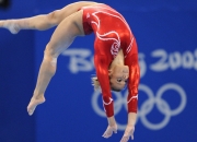 AYXapp下载-当骑士的铁蹄踏平绿茵，锡安在F1赛道的跨界争冠狂想