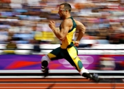 爱游戏官方-末节雄鹿带走上海队，克莱里程碑之夜映照篮球的两种胜利