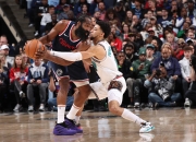 爱游戏大厅-快船险胜深圳队，杜兰特点燃赛场