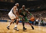 爱游戏大厅-拉文关键制胜，76人完胜广东队，一场跨越篮球文化的对话