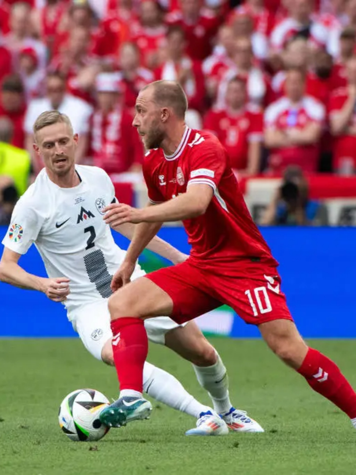 德国队鏖战奥地利队,波尔点燃赛场 德国队鏖战奥地利队,波尔点燃赛场