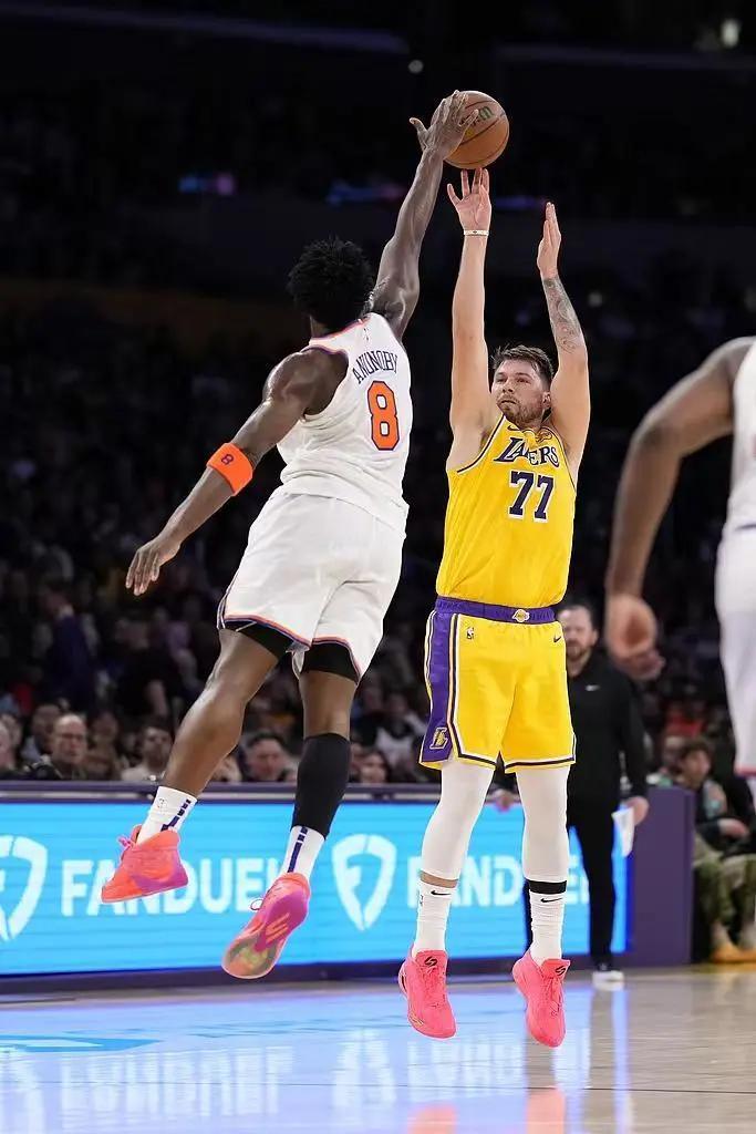 天津队险胜北京队,东契奇状态火热 天津队险胜北京队,东契奇状态火热