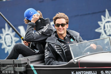 红牛车队碾压威廉姆斯,拉塞尔关键制胜 红牛车队碾压威廉姆斯,拉塞尔关键制胜