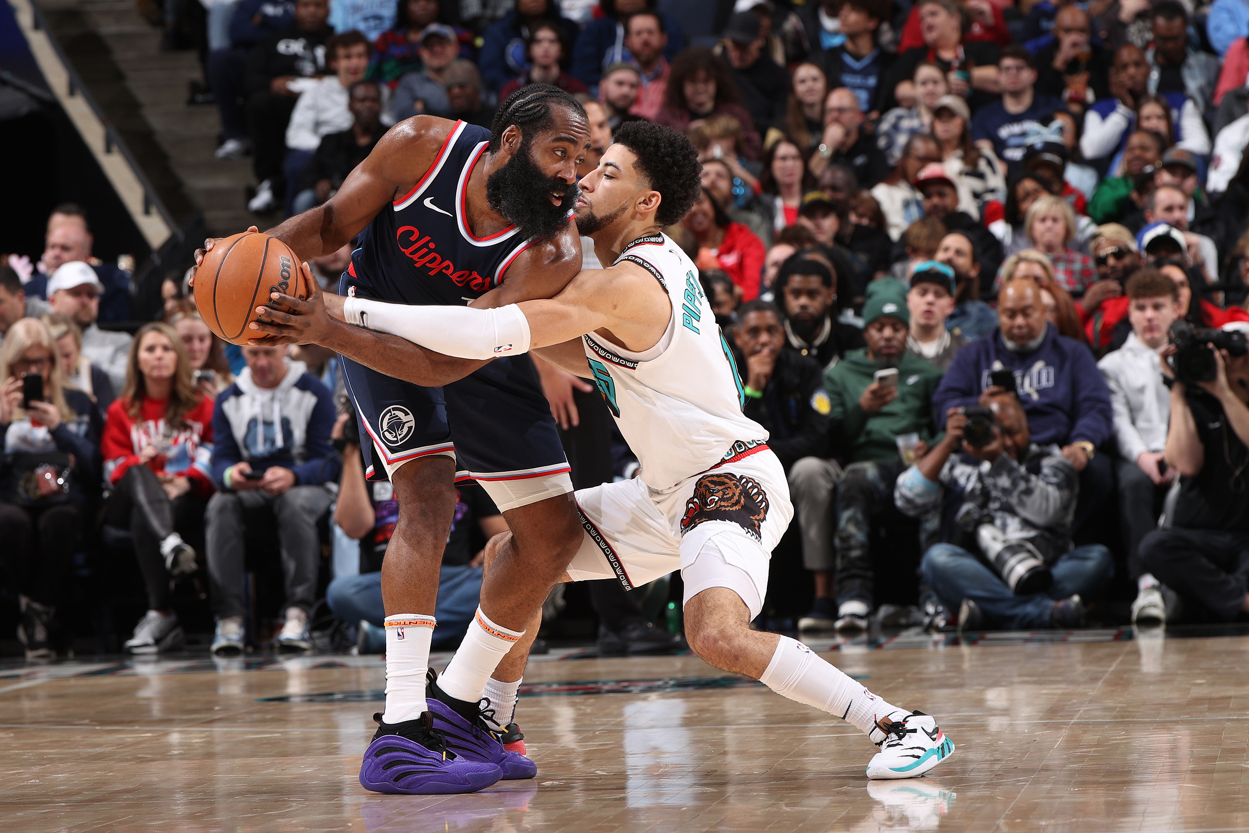 快船险胜深圳队,杜兰特点燃赛场 快船险胜深圳队,杜兰特点燃赛场