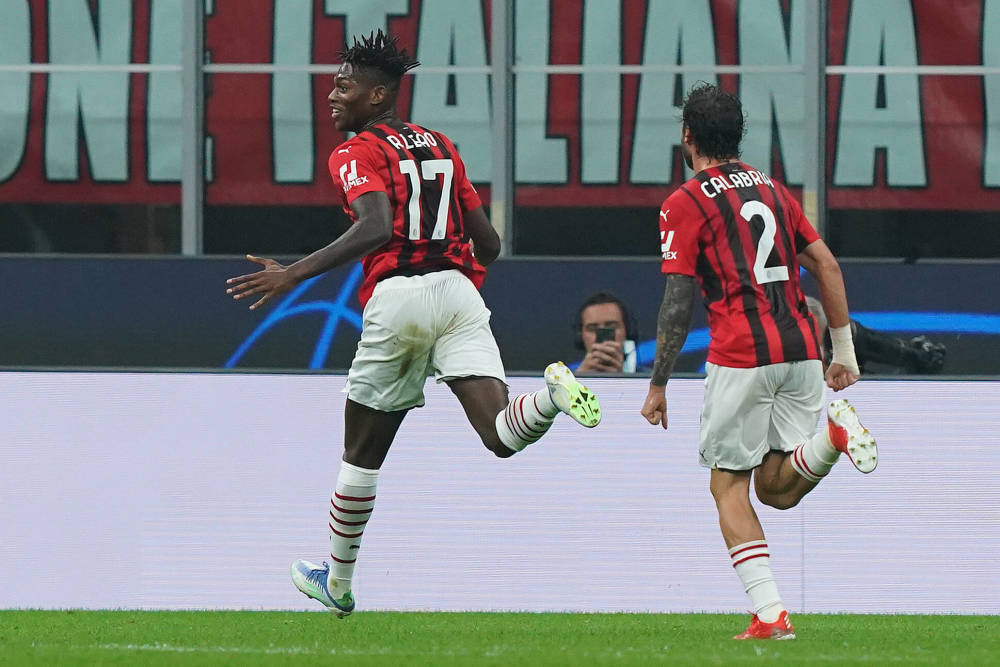 曼联逆转AC米兰，苏亚雷斯点燃赛场