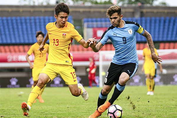 墨西哥险胜乌拉圭，戈麦斯高光表现