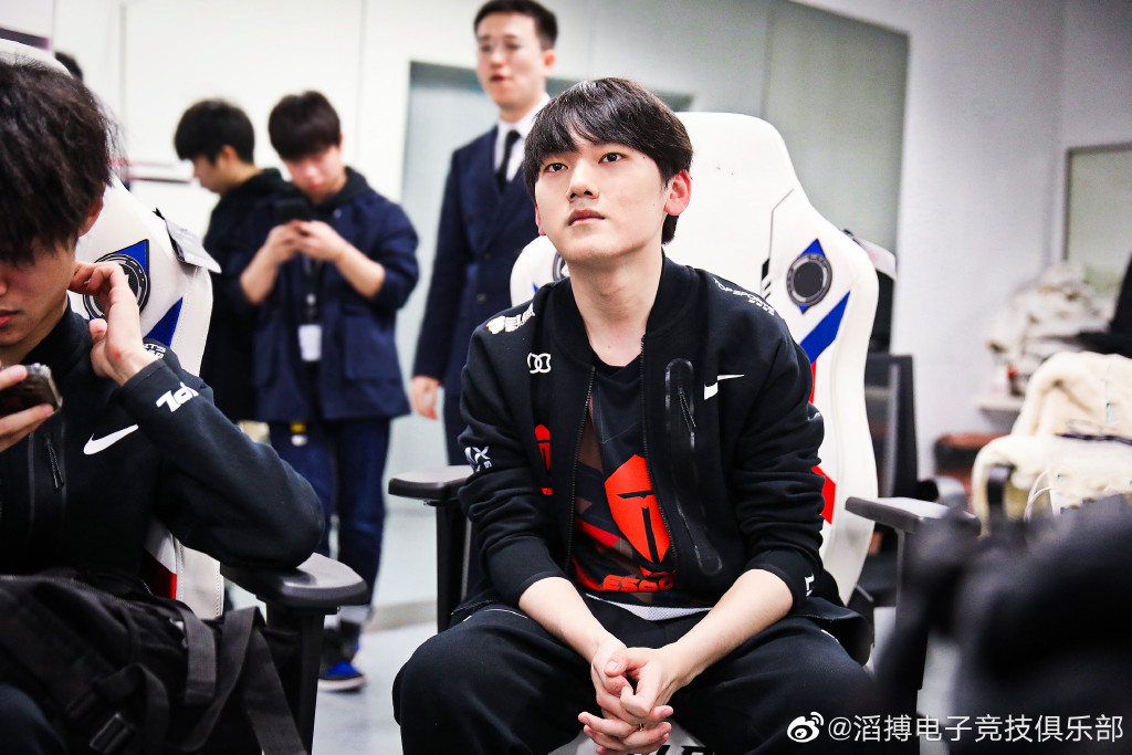 RNG翻盘G2，Kanavi三分雨点燃全场