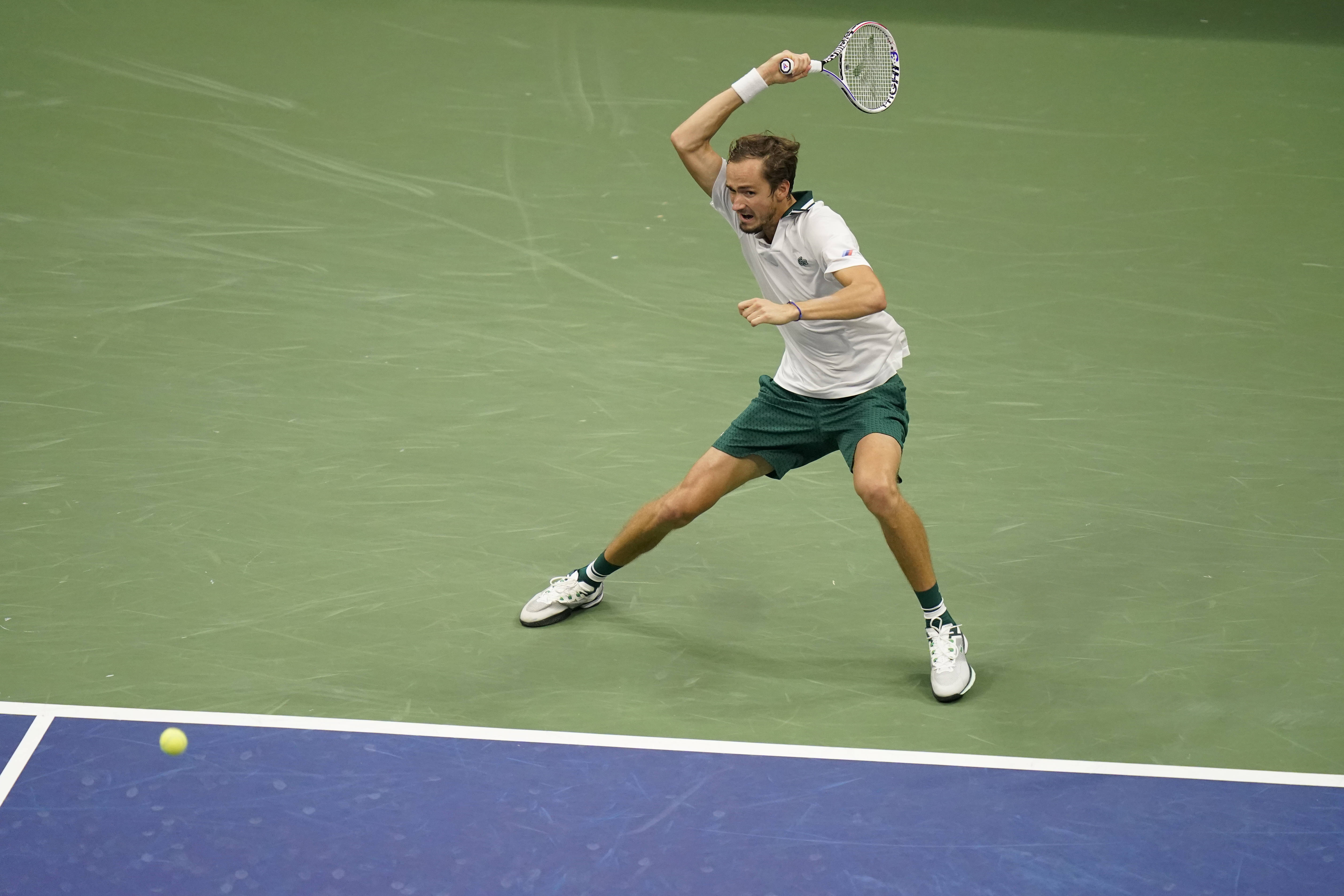 美国网球队险胜英国网球队，梅德韦杰夫送出助攻