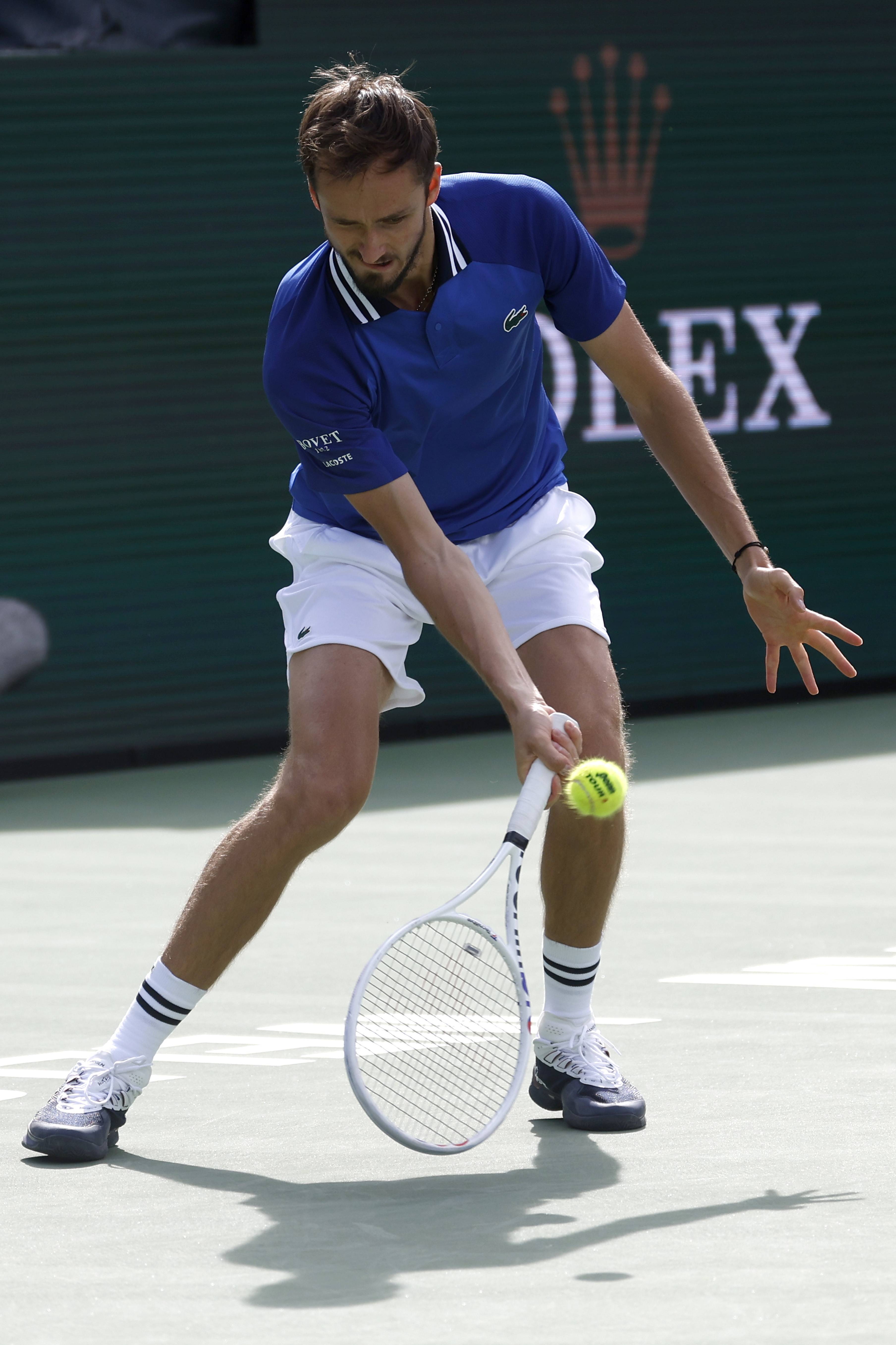 美国网球队险胜英国网球队，梅德韦杰夫送出助攻