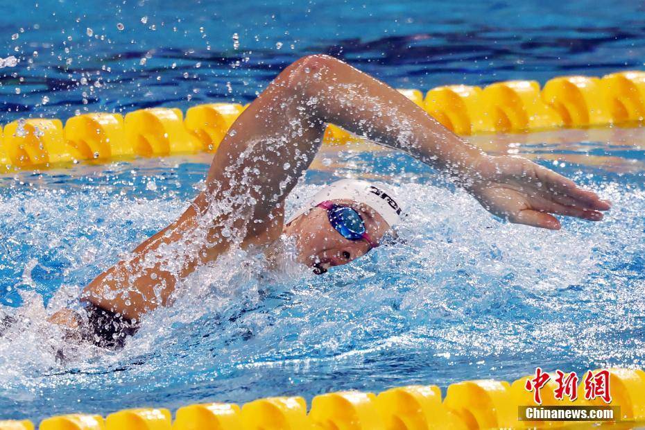 游泳选手以细水长流夺得冠军