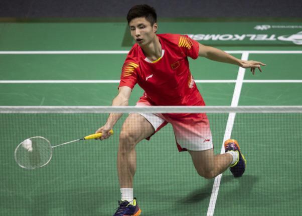 日本羽毛球队力克泰国羽毛球队，谌龙制霸全场