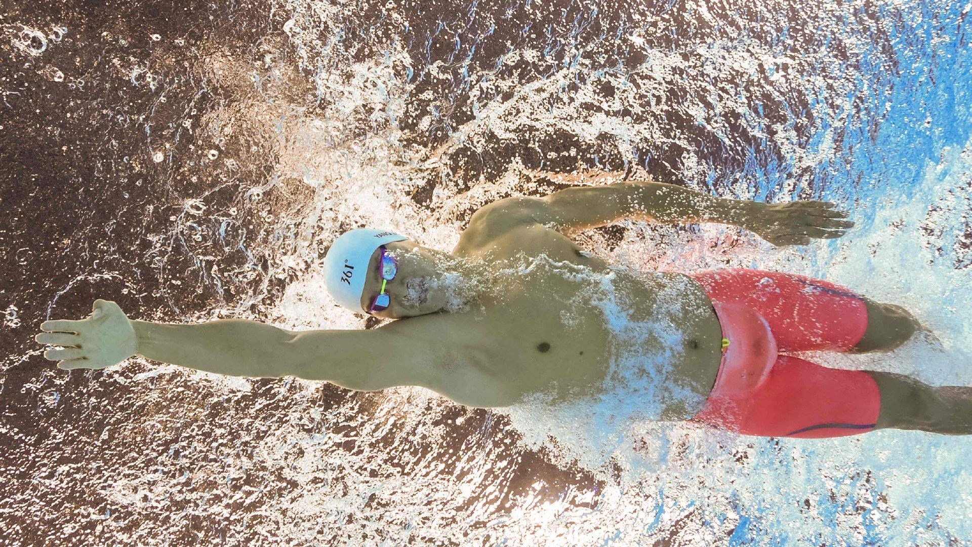 赛道上的瑞士钟表匠，维斯塔潘如何以精密节奏掌控西班牙焦点战