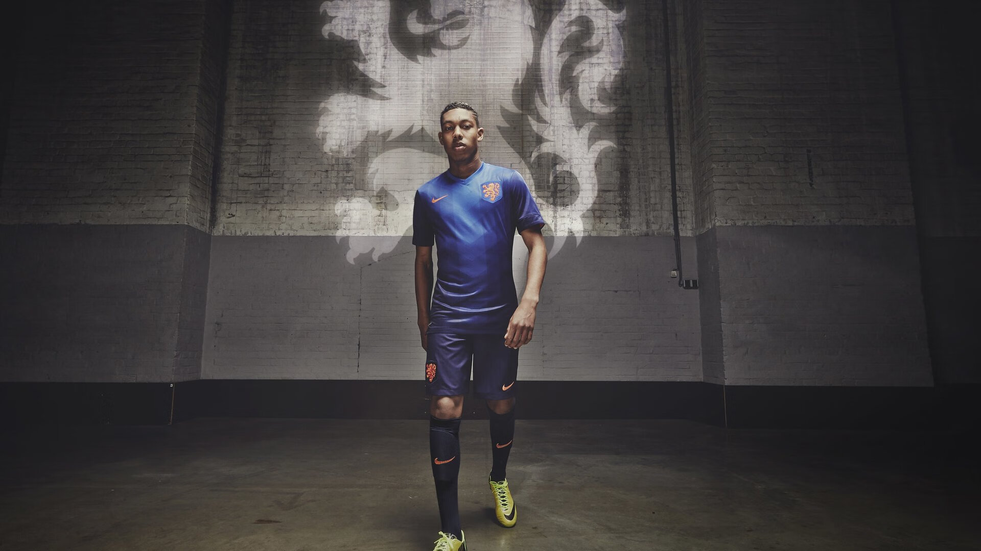 从温网翻盘到ATP总决赛称王，西西帕斯如何用智慧与韧性统治全场